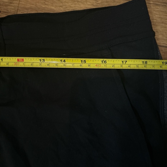 Lululemon Kung Fu Short size L - Picture 7 of 8